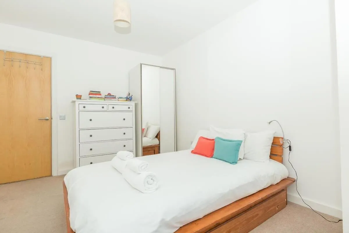 2 Bedroom East London Apartment With Lovely Views United Kingdom