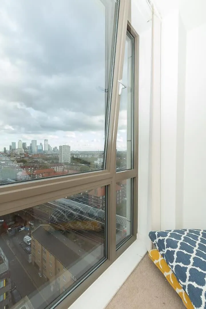 2 Bedroom East London Apartment With Lovely Views