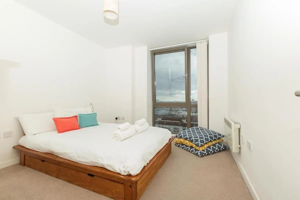 2 Bedroom East London Apartment With Lovely Views United Kingdom