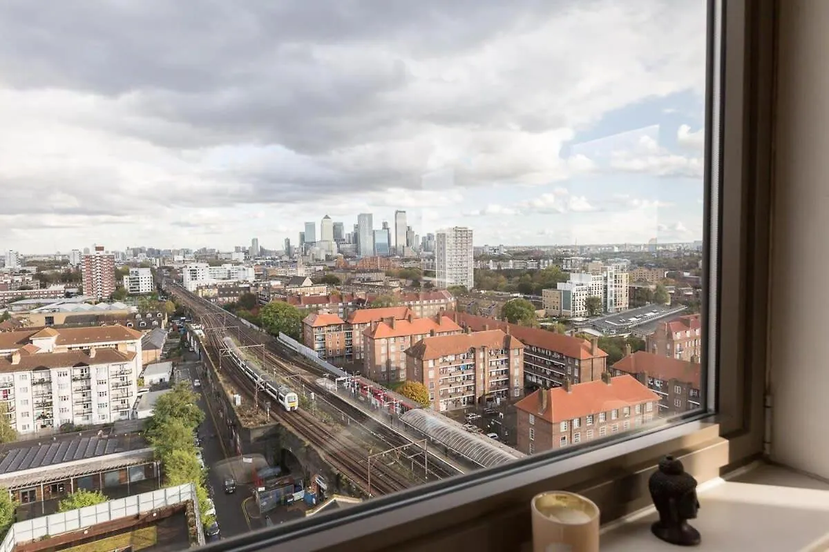 2 Bedroom East London Apartment With Lovely Views